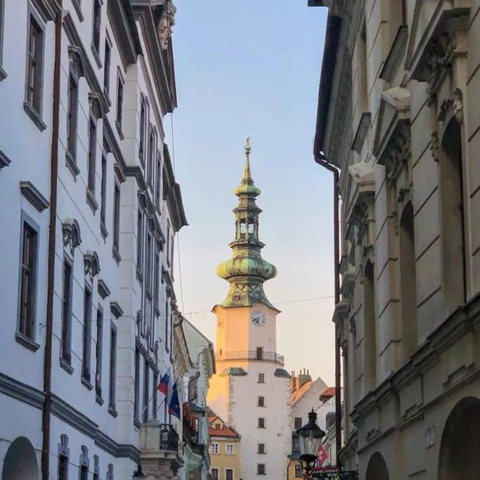 Stylish Getaway In Prime Bratislava Location - By The Danube And Old Town Apartment ภายนอก รูปภาพ