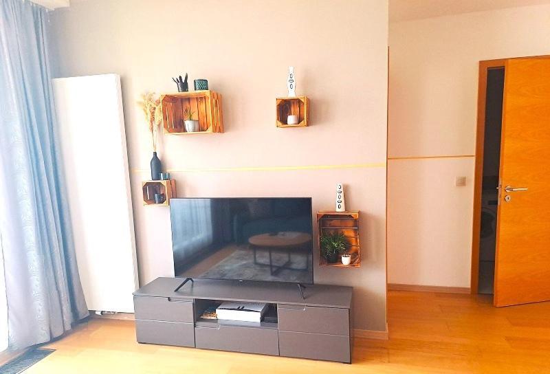 Stylish Getaway In Prime Bratislava Location - By The Danube And Old Town Apartment ภายนอก รูปภาพ